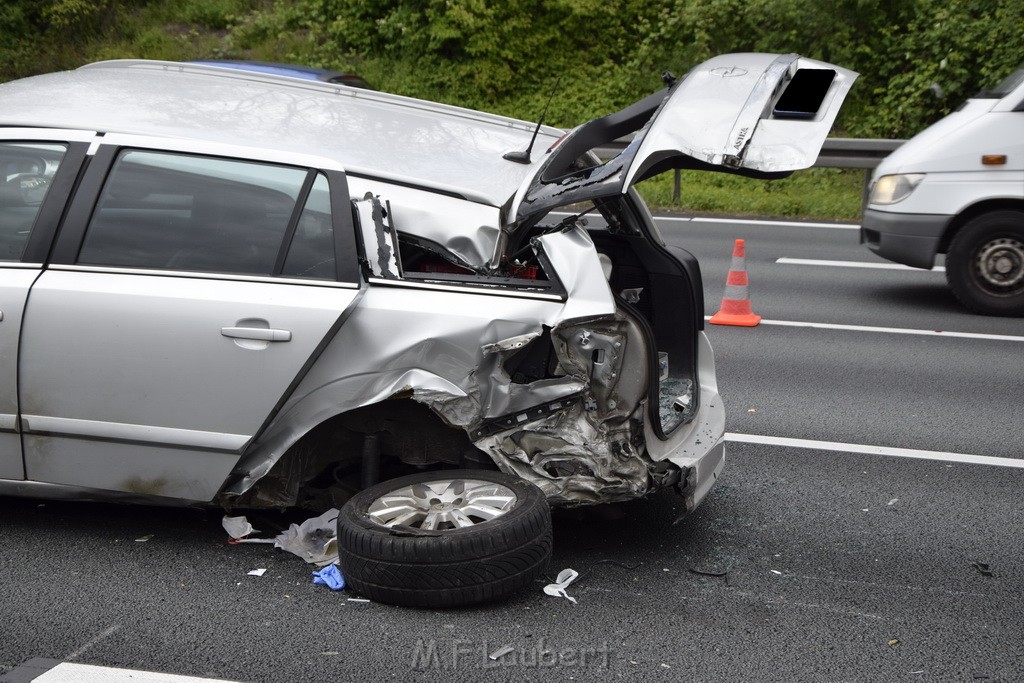 VU Auffahrunfall A 3 Rich Oberhausen kurz vor AS Koeln Dellbrueck P129.JPG - Miklos Laubert